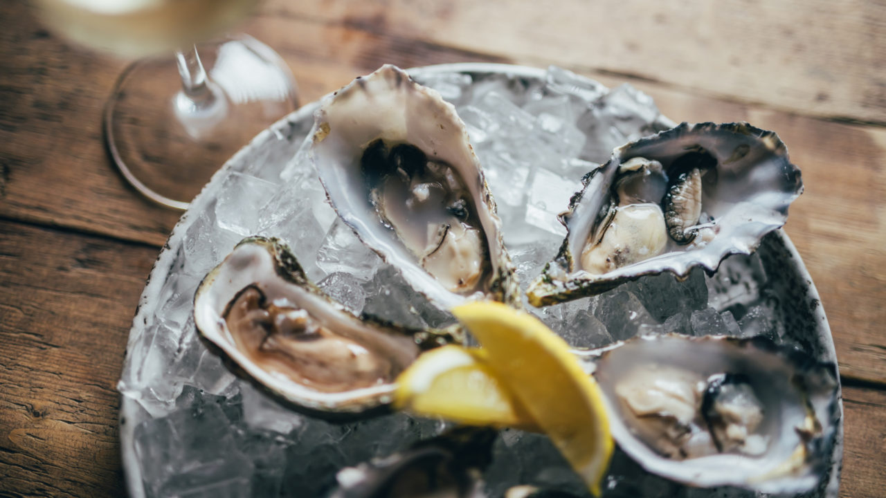 Whites Tavern and Oyster Rooms4