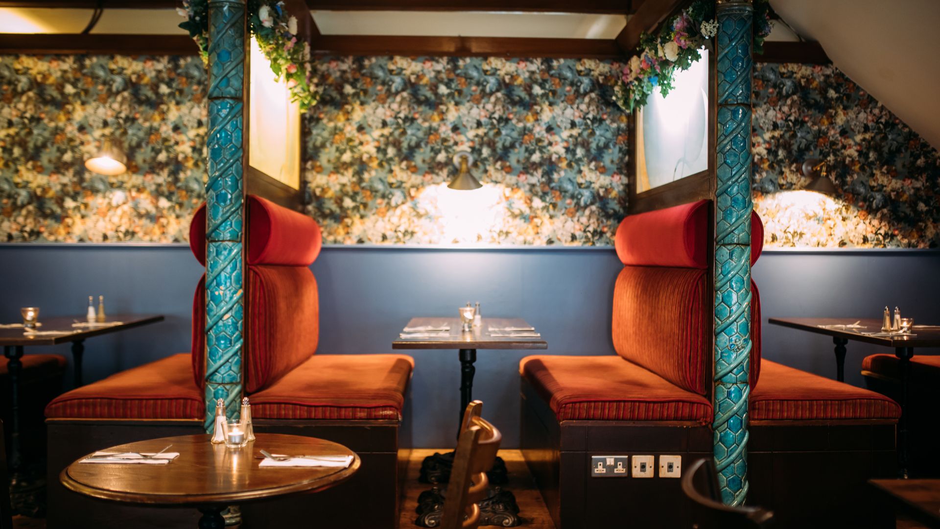 Queens Café Bar Café, Eat & Drink, Restaurant Visit Belfast